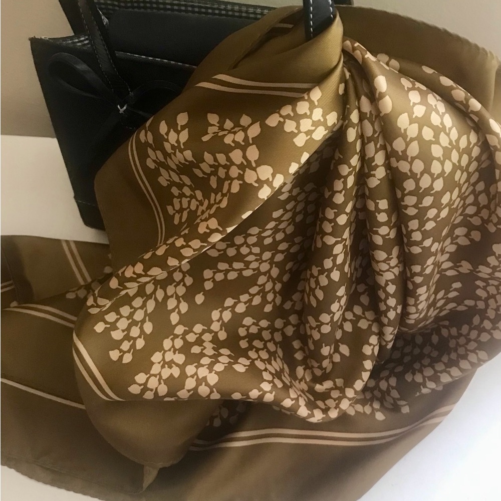 TOTES water repellent vintage scarf.